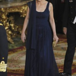 Cristina Cifuentes en la cena de gala de los Reyes Felipe y Letizia en honor a la Presidenta de Chile