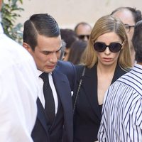 José María Manzanares y Rocío Escalona en el entierro de José María Manzanares padre