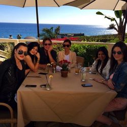 Bruce Jenner celebra su cumpleaños con Kylie, Kendall, Kim, Kourtney y Khloe