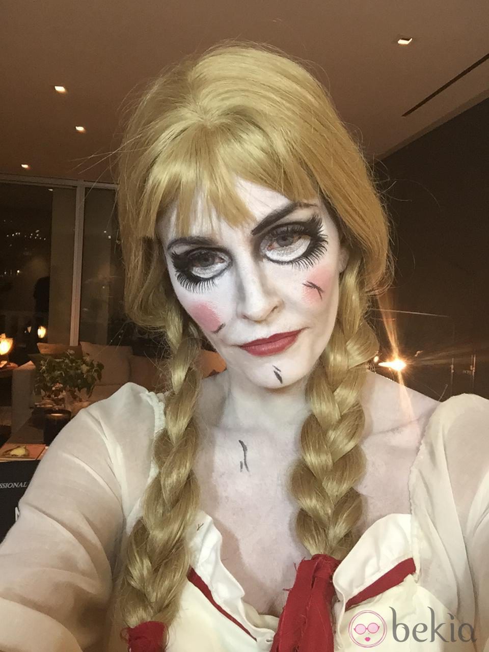 Courteney Cox disfrazada de Annabelle para Halloween 2014 - Celebrities  celebrando Halloween 2014 - Foto en Bekia Actualidad