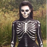 Kim Kardashian disfrazada de esqueleto en Halloween 2014