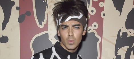 Joe Jonas disfrazado de Zoolander en la fiesta de Halloween de Heidi Klum