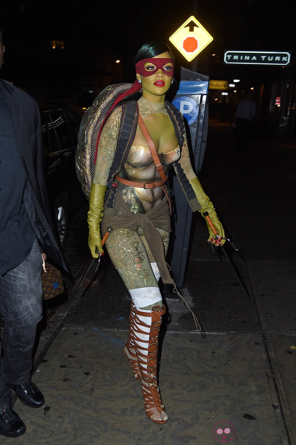adoptar el estudio Esta llorando Rihanna es una Tortuga Ninja en Halloween 2014 - Celebrities celebrando  Halloween 2014 - Foto en Bekia Actualidad