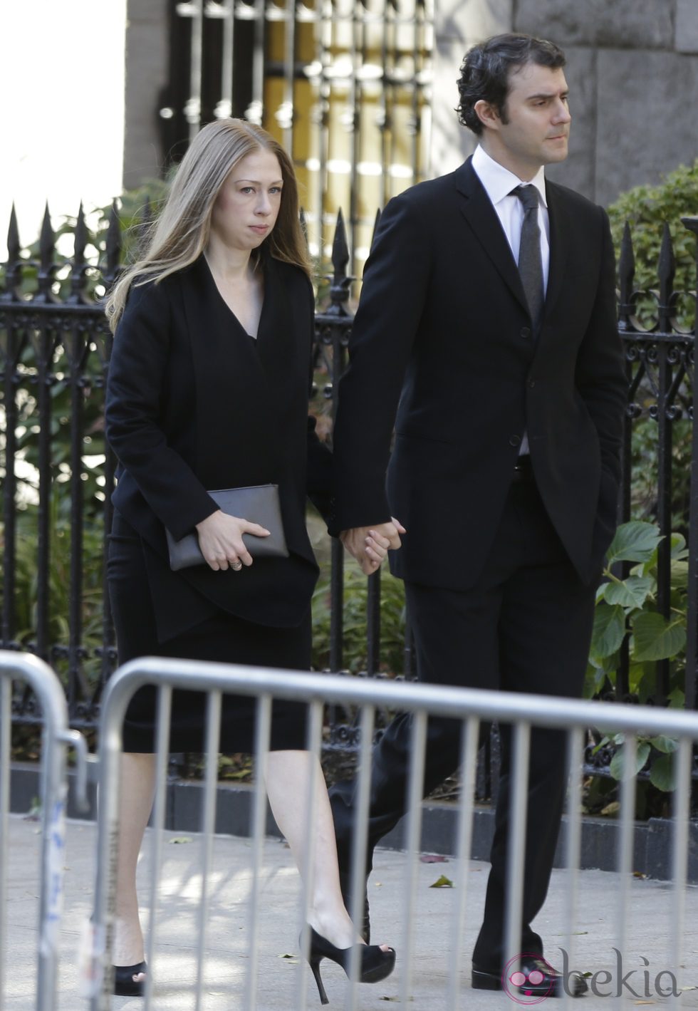 Chelsea Clinton y Marc Mezvinsky en el funeral de Oscar de la Renta en Nueva York