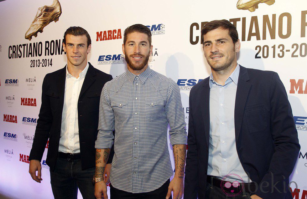 Gareth Bale, Sergio Ramos e Iker Casillas en la entrega de la Bota de Oro 2014 a Cristiano Ronaldo