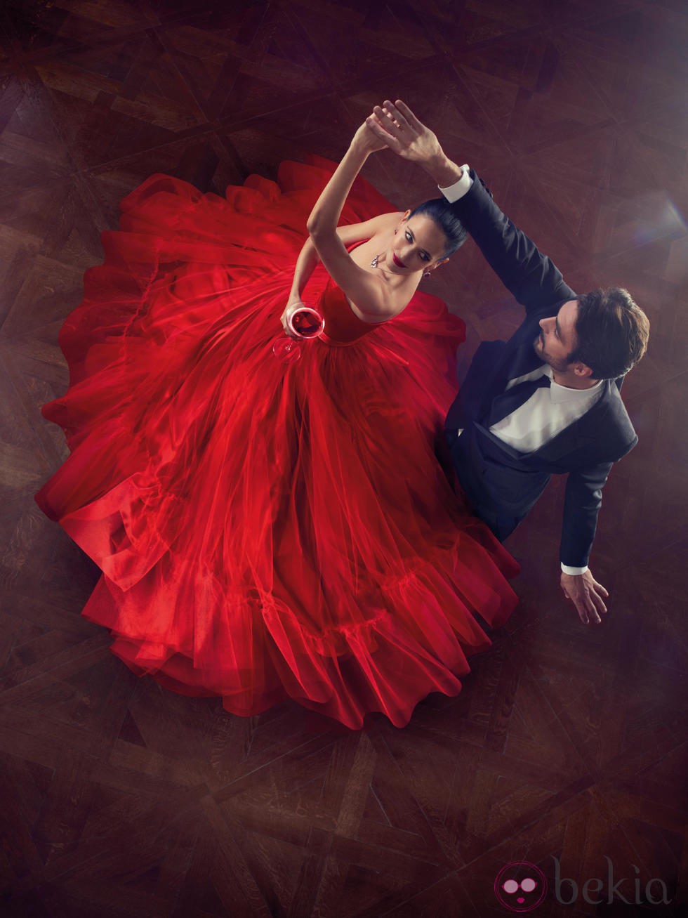 Eva Green bailando en el mes de diciembre del Calendario Campari 2015