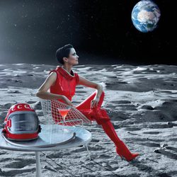 Eva Green se convierte en astronauta en el mes de julio del Calendario Campari 2015