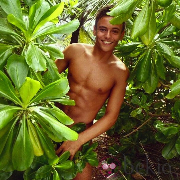 Tom Daley desnudo en la jungla