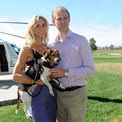 Eric Trump y su mujer Lara Yunaska