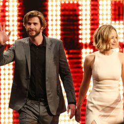 Jennifer Lawrence y Liam Hemsworth presentando Sinsajo en Austria