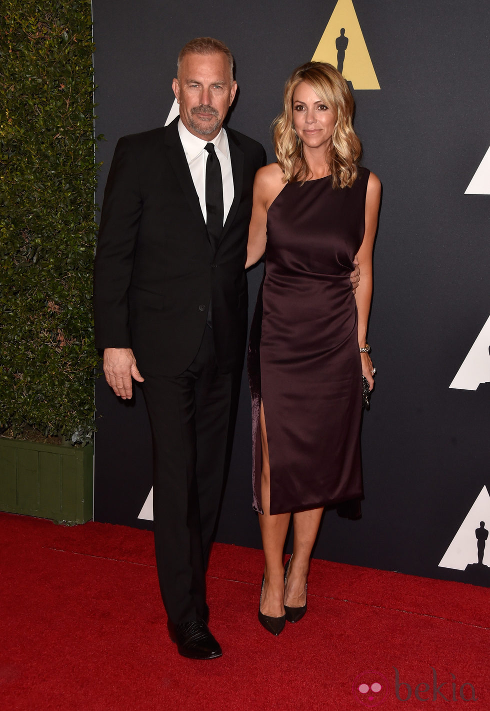 Kevin Costner y Christine Baumqartner en los 'Premios Governors' 2014