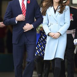 El Príncipe Guillermo y Kate Middleton visitan una refinería en Gales