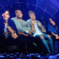 One Direction agradeciendo su premio en los MTV EMA 2014 en un vídeo