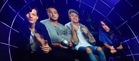 One Direction agradeciendo su premio en los MTV EMA 2014 en un vídeo