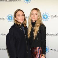 Mary Kate y Ashley Olsen en la entrega de los Premios World of Children en Nueva York