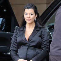 Kourtney Kardashian en el baby shower de su tercer hijo