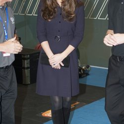 Kate Middleton luce embarazo en una visita al GSK Human Executive centre de Brentford