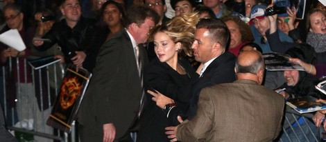 Jennifer Lawrence huye de la avalancha de fans en Nueva York