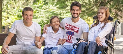Illarramendi e Isco posan junto a niños con discapacidad para el calendario solidario del Hospital de San Rafael