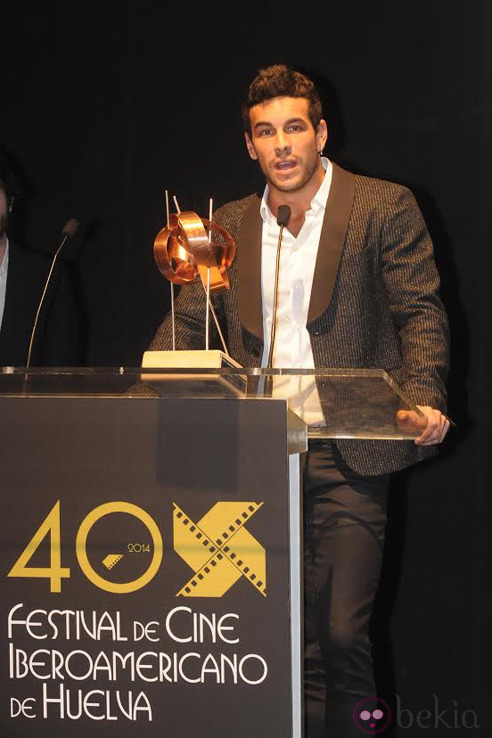 Mario Casas, ganador del premio 'La Luz' en el Festival de Cine Iberoamericano de Huelva