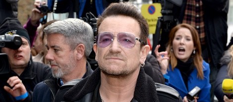 Bono a su llegada al estudio para grabar la canción en apoyo al ébola