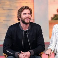 Liam Hemsworth y Jennifer Lawrence en el  programa 'Good Morning America'