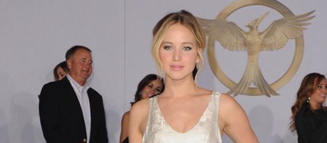 Jennifer Lawrence posando en el estreno de 'Los Juegos del Hambre: Sinsajo Parte 1' en Los Ángeles