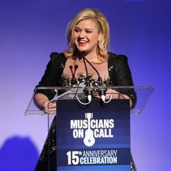 Kelly Clarkson en la gala aniversario a sus 15º años de carrera musical en Nueva York