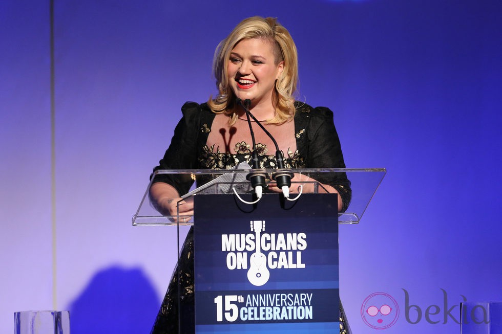 Kelly Clarkson en la gala aniversario a sus 15º años de carrera musical en Nueva York