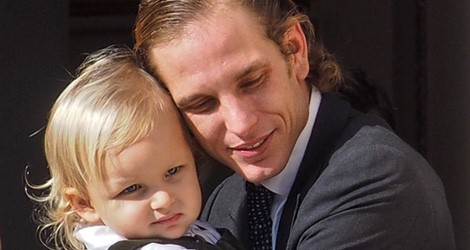 Andrea Casiraghi, cariñoso con su hijo Sasha en el Día Nacional de Mónaco 2014
