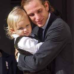 Andrea Casiraghi, cariñoso con su hijo Sasha en el Día Nacional de Mónaco 2014
