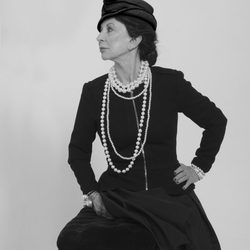 Karmele Marchante a lo Coco Chanel en la Sálvame Fashion Week