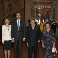 Los Reyes Felipe y Letizia con el presidente de Italia y su esposa en su primer viaje a Italia como Reyes