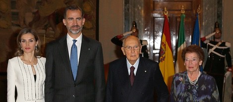Los Reyes Felipe y Letizia con el presidente de Italia y su esposa en su primer viaje a Italia como Reyes