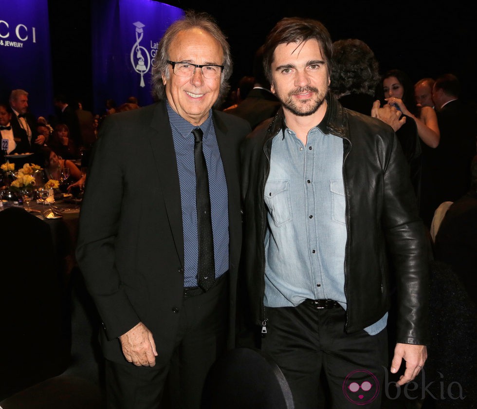 Joan Manuel Serrat y Juanes en la entrega del premio Persona del Año 2014