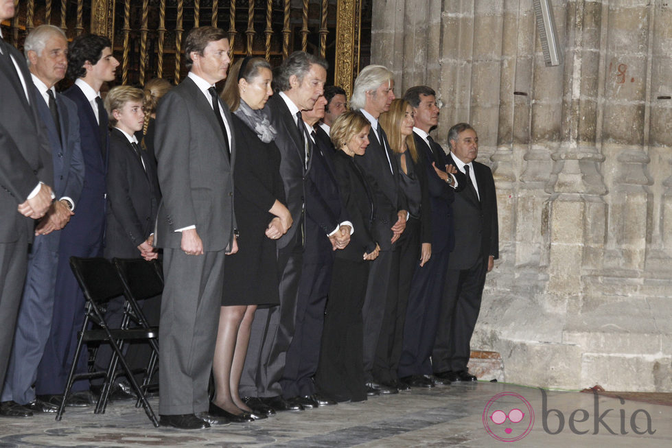 Los hijos y los nietos de Cayetana Fitz-James Stuart en el funeral de la Duquesa de Alba