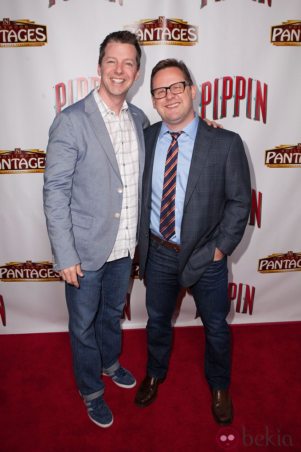 Sean Hayes y Scott Icenogle acuden al estreno de 'Pippin'