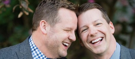 Sean Hayes y Scott Icenogl contraen matrimonio tras ocho años de relación