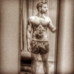Dani Rovira luce torso desnudo en Instagram
