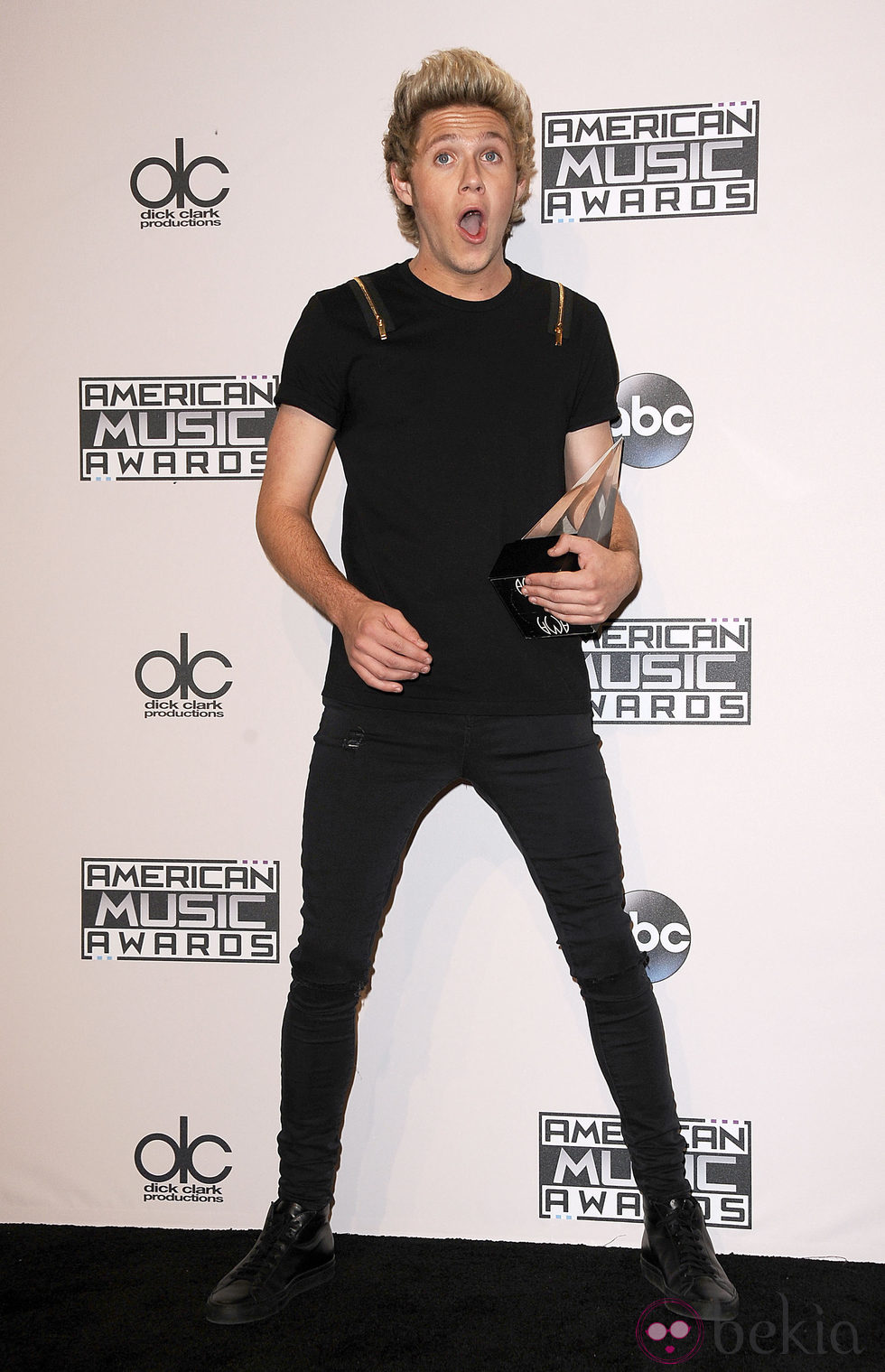 Niall Horan con su galardón de los American Music Awards 2014