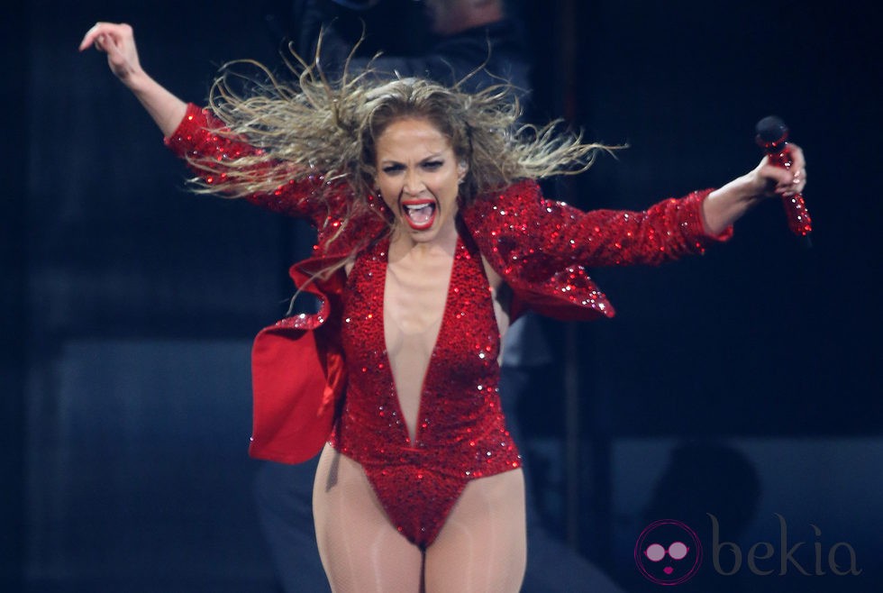 Jennifer Lopez actuando en los American Music Awards 2014