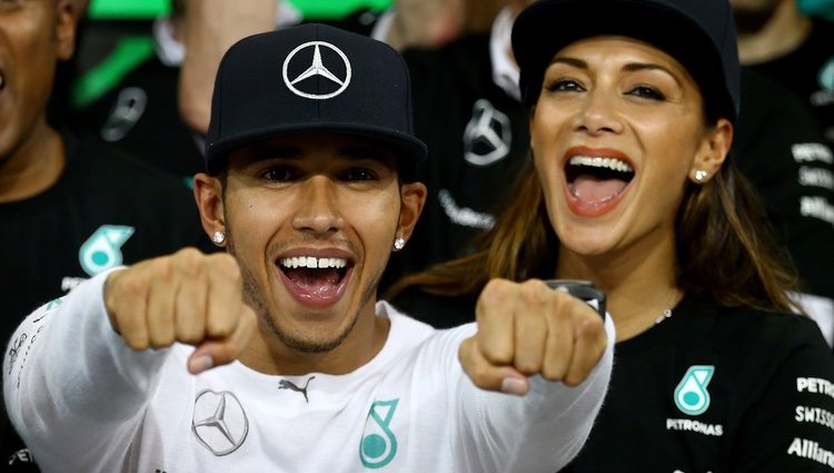 Lewis Hamilton y Nicole Scherzinger celebrando el Mundial de Fórmula Uno 2014