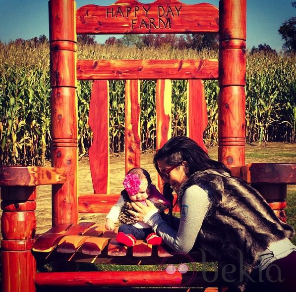 JWoww con su hija Meilani en una granja