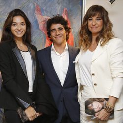 Mariló Montero con sus hijos Rocío y Alberto en la presentación de su libro