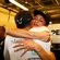 Lewis Hamilton y Nicole Scherzinger abrazándose