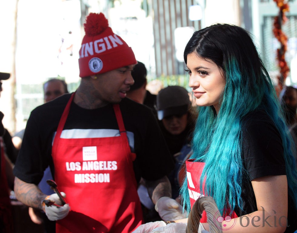 kylie Jenner y el rapero Tyga en una comida benéfica de Acción de Gracias