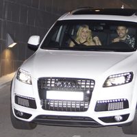 Shakira y Gerard Piqué en su  Audi Q7