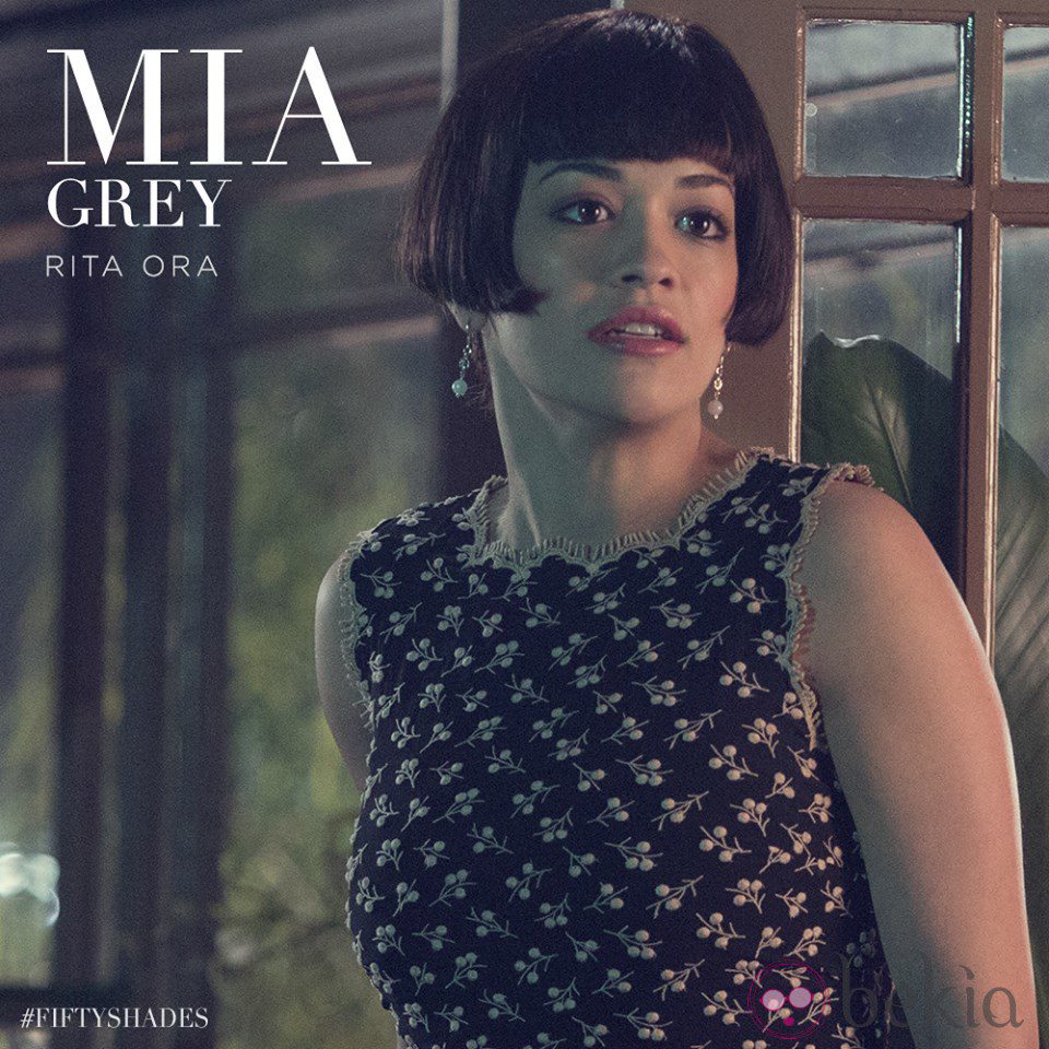 Rita Ora caracterizada como Mia Grey en 'Cincuenta Sombras de Grey'