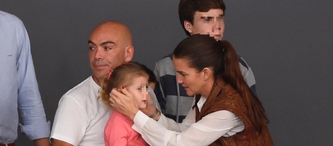 Samantha Vallejo-Nágera con Kike Sarasola y su hija Aitana en la Madrid Horse Week 2014