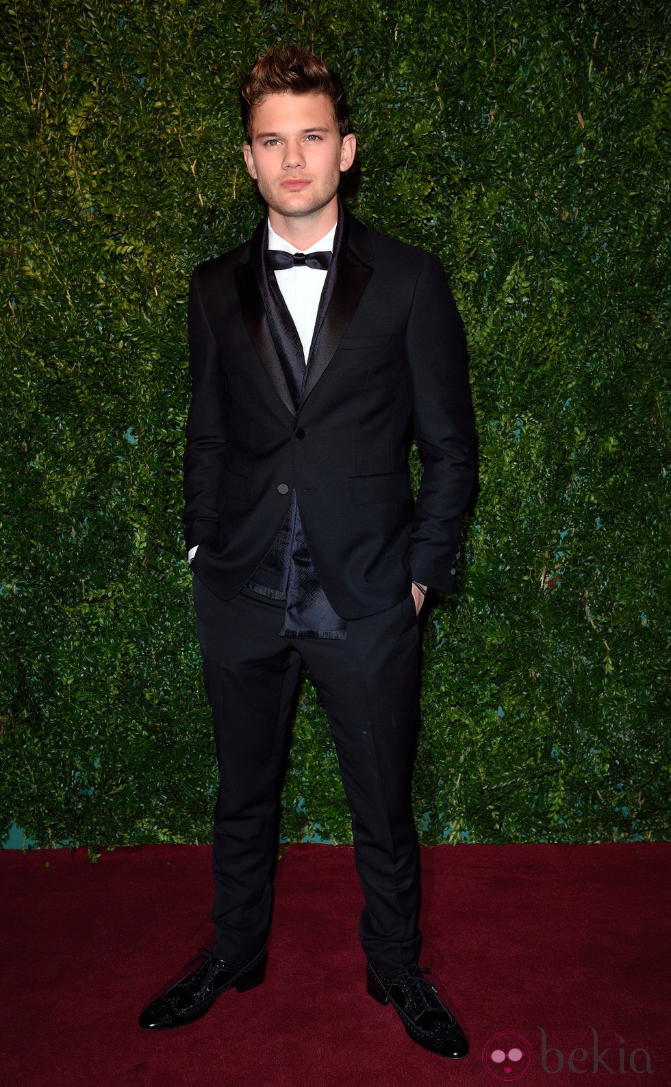 Jeremy Irvine en los Evening Standard Theatre Awards 2014